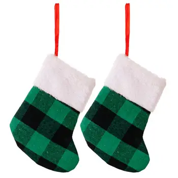 Коледни чорапи с шоколадови бонбони, Празнични украси за коледни чорапи, Чорапи в клетка с принтом за Коледната елха, Камина на Коледа